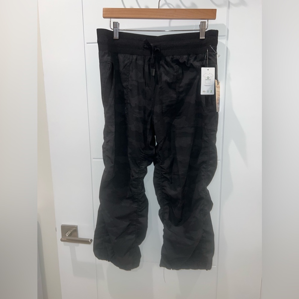 Kyodan camo black woven active pants size Medium